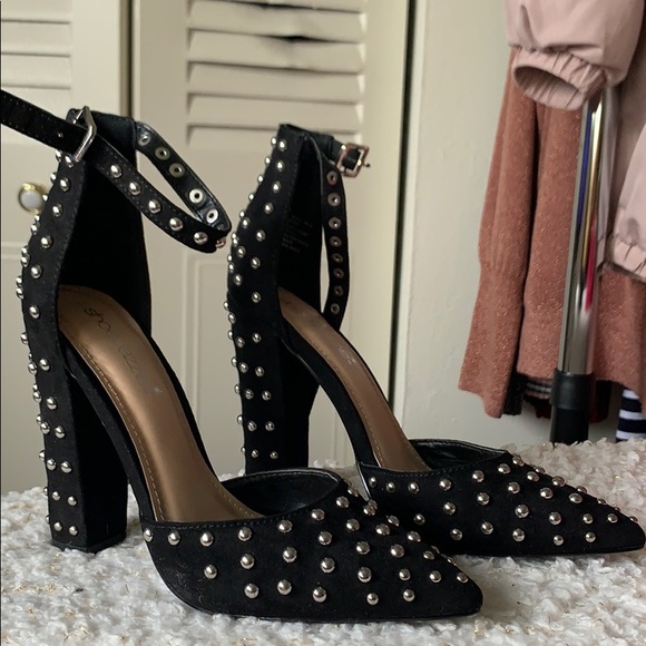 Shoe Dazzle Shoes - Stud pumps Shoe Dazzle Shoes - Stud pumps